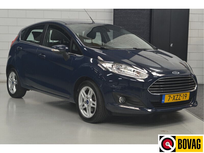 Blauw Gebruikt 2014 Ford Fiesta Titanium Hatchback | € 8.450 (Eerlijke prijs) - Afbeelding 1/4