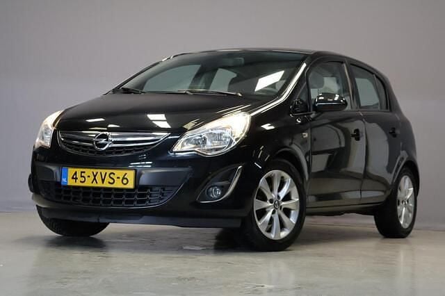 Zwart Gebruikt 2012 Opel Corsa Cosmo Hatchback | € 5.745 (Iets duurder) - Afbeelding 1/4