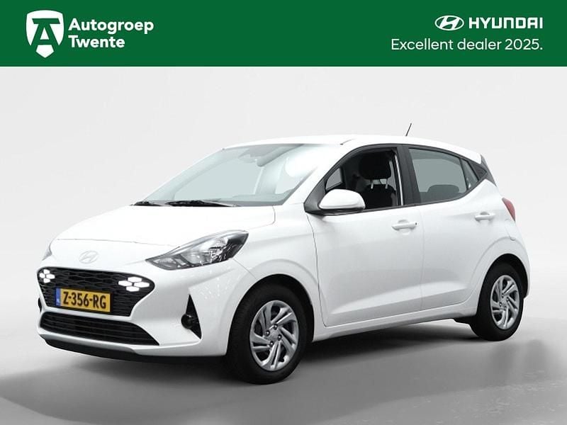 Atlas white Gebruikt 2024 Hyundai i10 Comfort Hatchback | € 16.245 (Eerlijke prijs) - Afbeelding 1/4