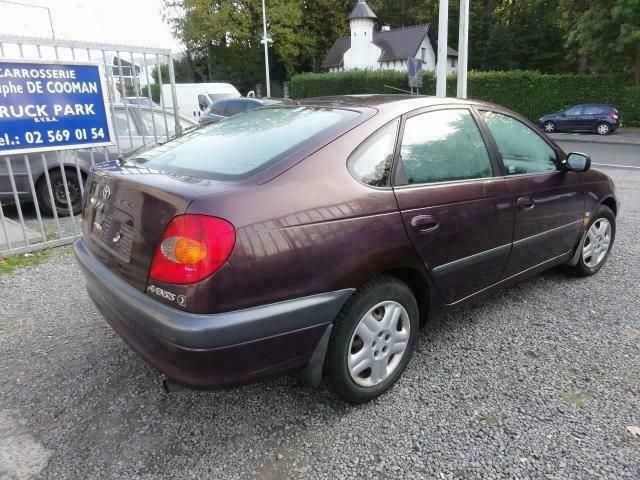 Occasion Toyota Avensis 110 PK (80 kW) 1999 Rood Sedan