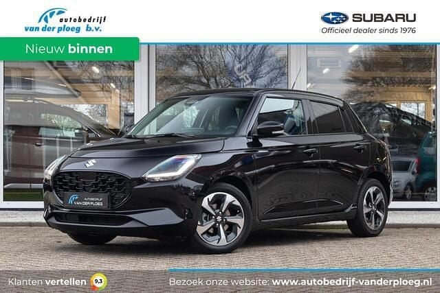Zwart (metallic) Occasion 2025 Suzuki Swift Style Hatchback | € 23.850 (Duur) - Afbeelding 1/4