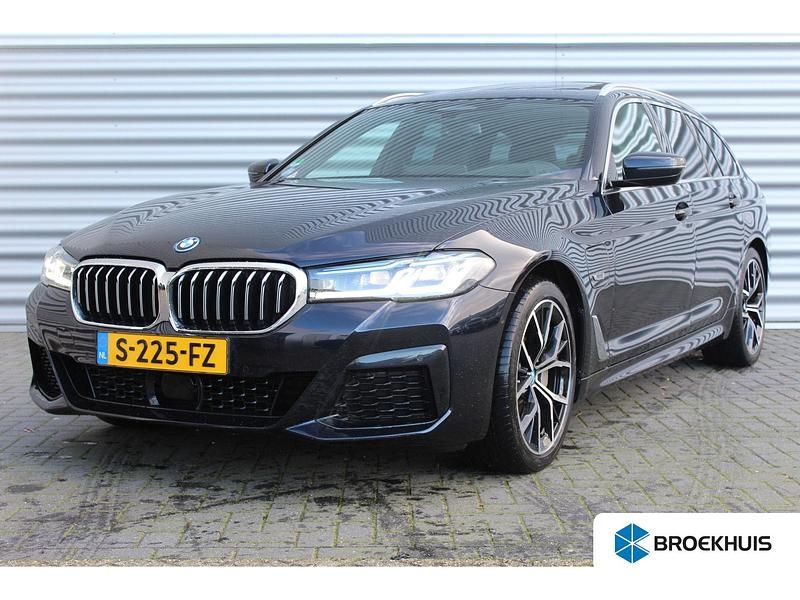 Zwart Occasion 2022 BMW 530 Executive Stationwagen | € 42.900 (Iets duurder) - Afbeelding 1/1