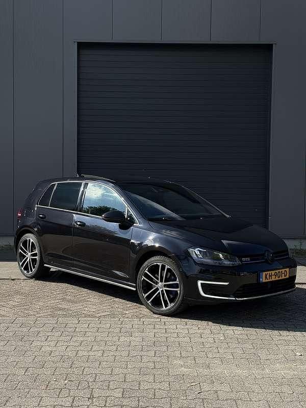 Zwart Gebruikt 2015 VW Golf VII GTE Stationwagen | € 14.950 (Iets duurder) - Afbeelding 1/4