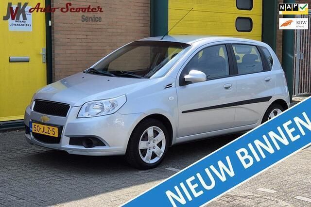Grijs Gebruikt 2009 Chevrolet Aveo LS Hatchback | € 2.950 (Eerlijke prijs) - Afbeelding 1/4