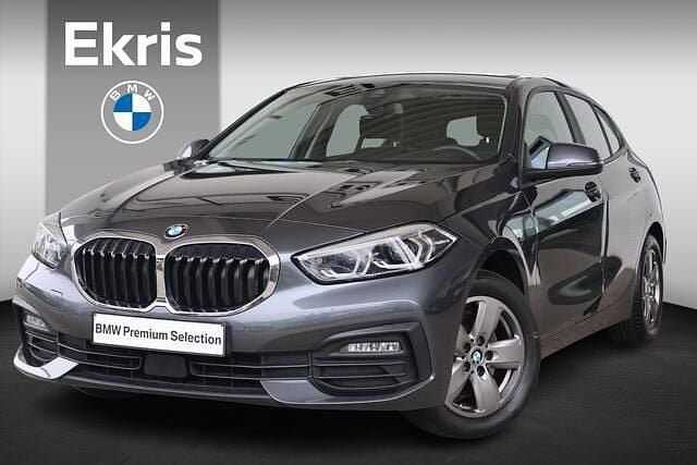 Grijs Gebruikt 2021 BMW 118 Basis Hatchback | € 20.900 (Eerlijke prijs) - Afbeelding 1/4
