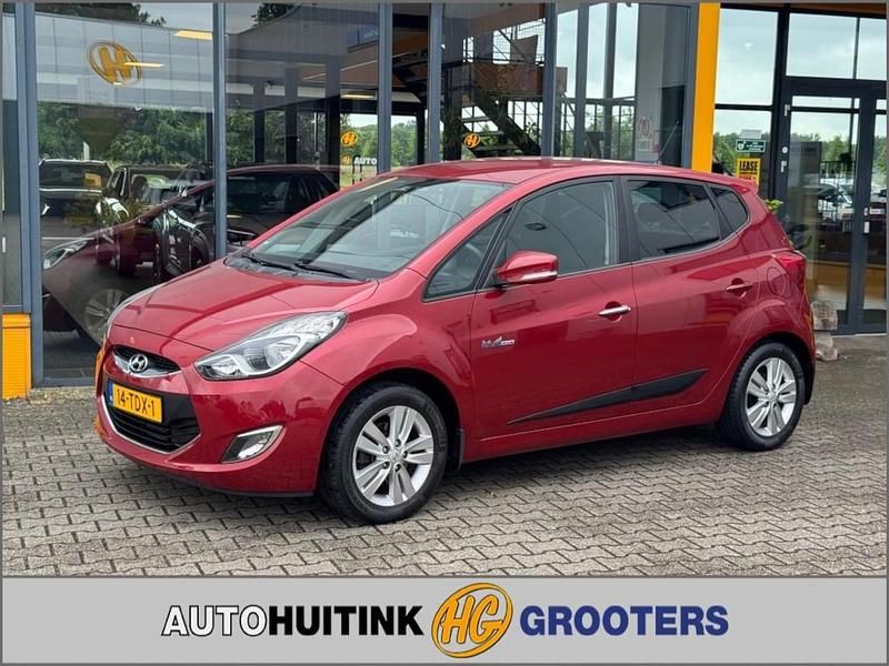 Rood Gebruikt 2012 Hyundai ix20 Hatchback | € 7.990 (Eerlijke prijs) - Afbeelding 1/4