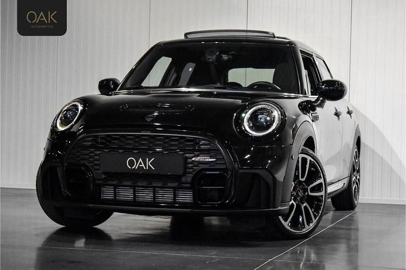 Zwart Gebruikt 2022 Mini Cooper S Hatchback | € 34.900 (Eerlijke prijs) - Afbeelding 1/3