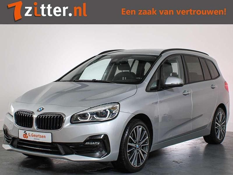 Grijs Occasion 2021 BMW 218 Gran Tourer Sport Line MPV | € 19.645 (Eerlijke prijs) - Afbeelding 1/4
