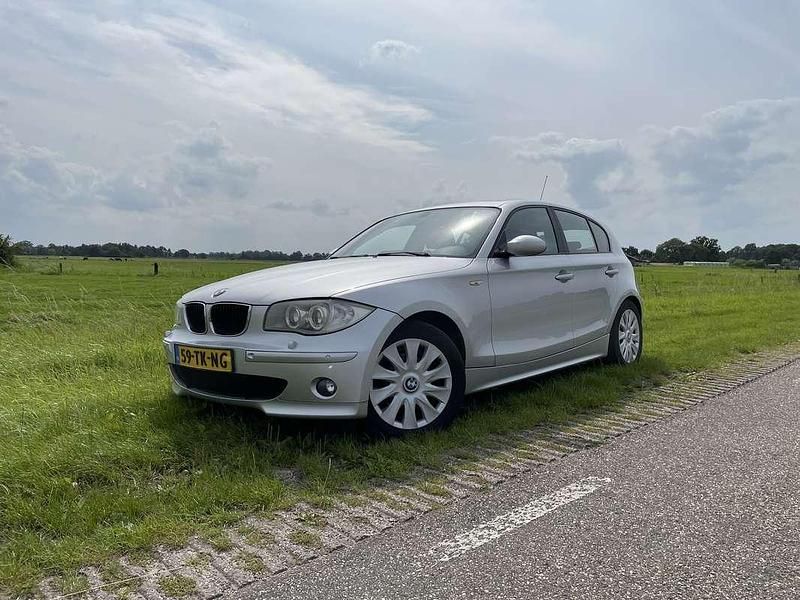 Grijs Gebruikt 2005 BMW 118 Executive Hatchback | € 4.250 (Duur) - Afbeelding 1/4