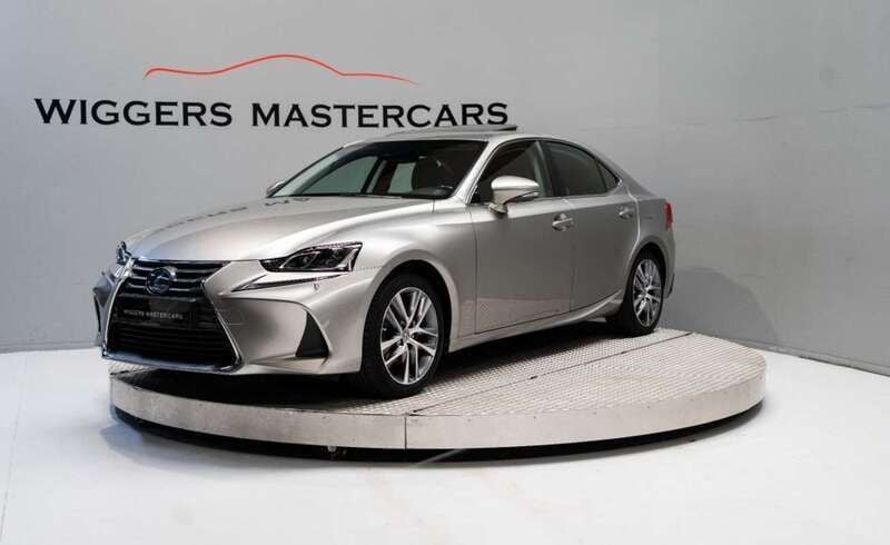 Grijs Gebruikt 2021 Lexus IS300h Sedan | € 28.950 (Iets duurder) - Afbeelding 1/4