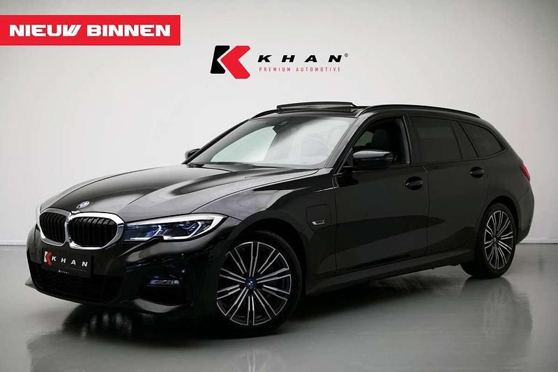 Zwart Gebruikt 2022 BMW 320e Basis Stationwagen | € 35.950 (Iets duurder) - Afbeelding 1/4