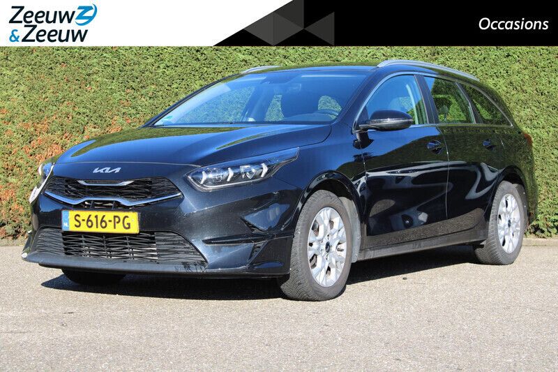 Zwart Gebruikt 2023 Kia Ceed Stationwagen | € 22.830 (Eerlijke prijs) - Afbeelding 1/4