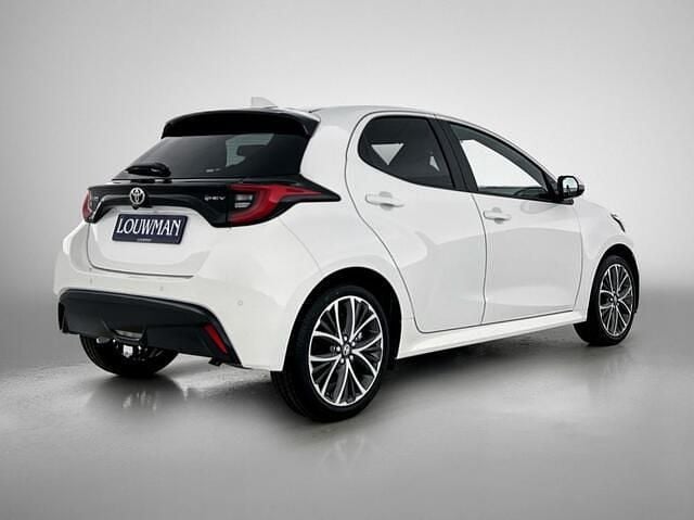 Nieuw Toyota Yaris Executive 131 PK (96 kW) 2025 Wit parelmoer Hatchback