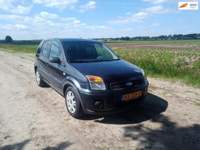 Grijs Gebruikt 2008 Ford Fusion Cool & Sound Edition MPV | € 1.950 (Eerlijke prijs) - Afbeelding 1/4