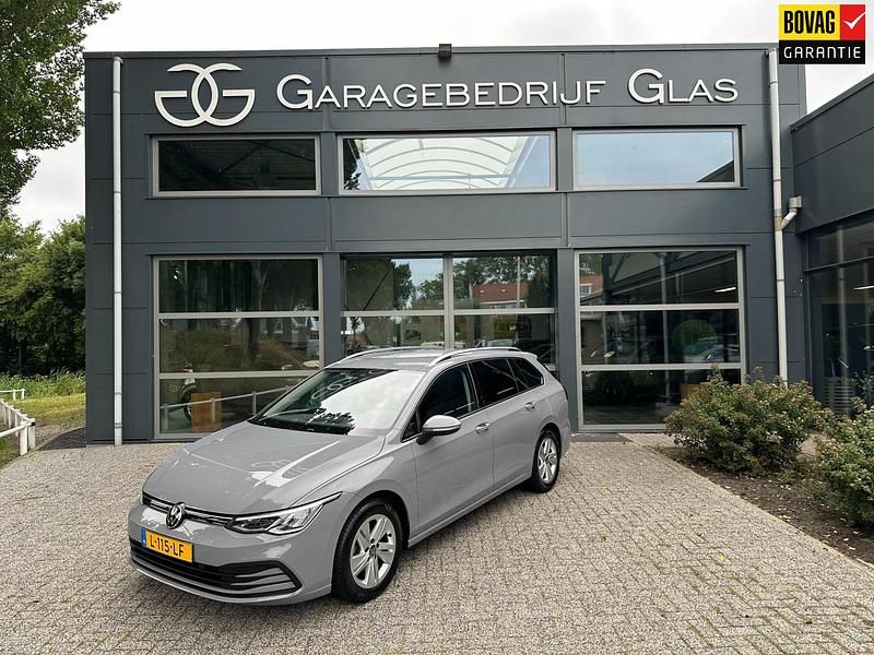 Grijs Gebruikt 2021 VW Golf VIII Life Stationwagen | € 20.750 (Eerlijke prijs) - Afbeelding 1/4