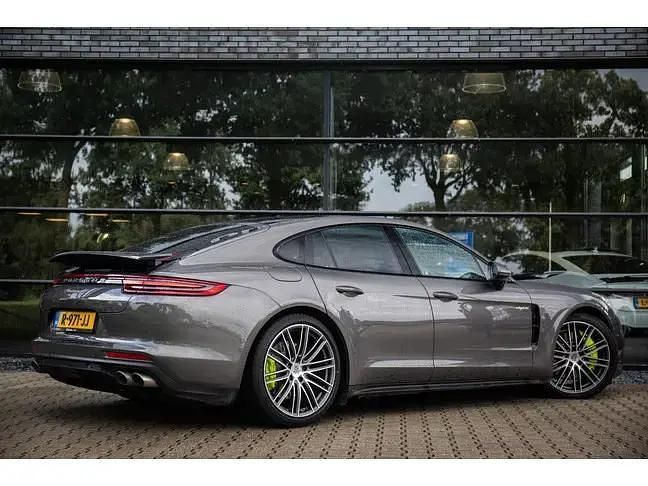 Grijs Gebruikt 2017 Porsche Panamera Sedan | € 57.900 (Eerlijke prijs) - Afbeelding 1/3