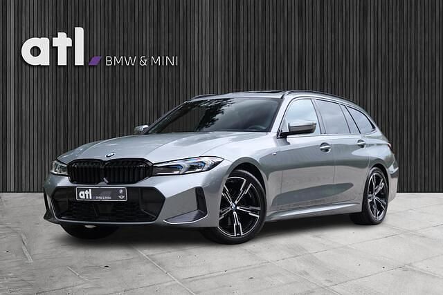 Grijs Gebruikt 2024 BMW 320 M Sport Stationwagen | € 48.950 - Afbeelding 1/4