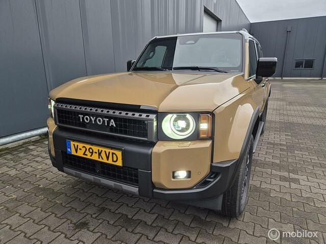Beige Nieuw 2024 Toyota Land Cruiser Edition SUV | € 88.950 (Iets duurder) - Afbeelding 1/4