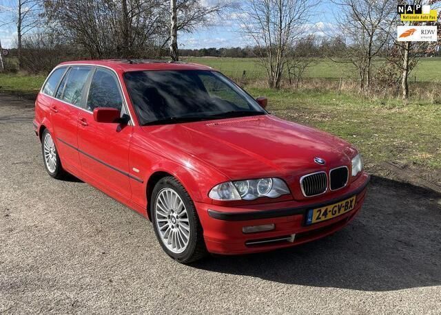 Rood Gebruikt 2001 BMW 330 Stationwagen | € 3.500 - Afbeelding 1/4