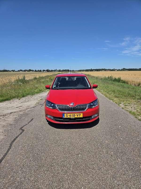 Rood Gebruikt 2016 Skoda Fabia Ambition Hatchback | € 6.700 (Eerlijke prijs) - Afbeelding 1/4