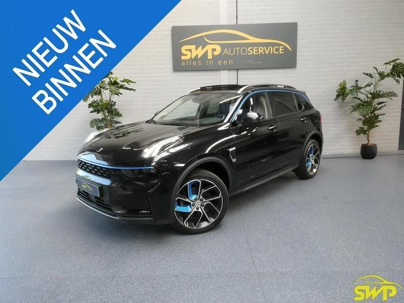 Zwart, metallic lak Gebruikt 2022 Lynk & Co 01 SUV | € 23.450 (Eerlijke prijs) - Afbeelding 1/4