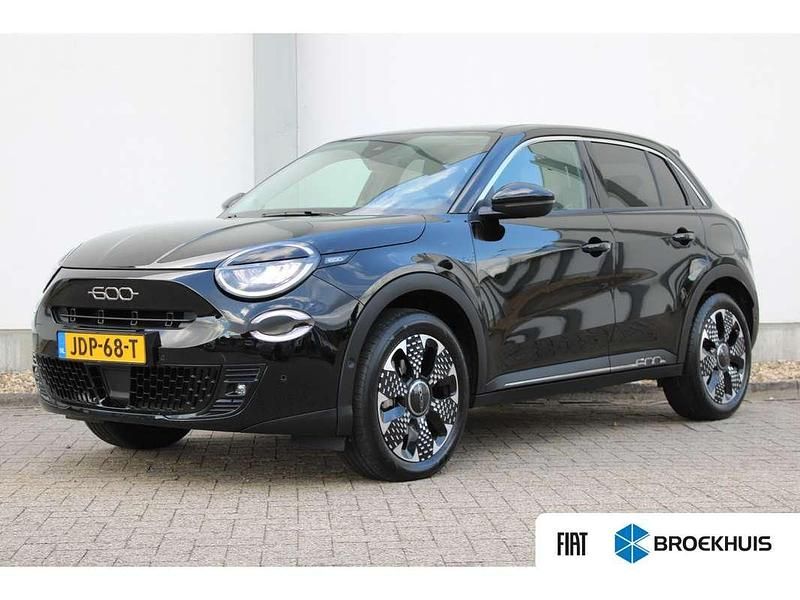 Zwart Gebruikt 2024 Fiat 600 La Prima SUV | € 25.400 (Goede deal) - Afbeelding 1/4