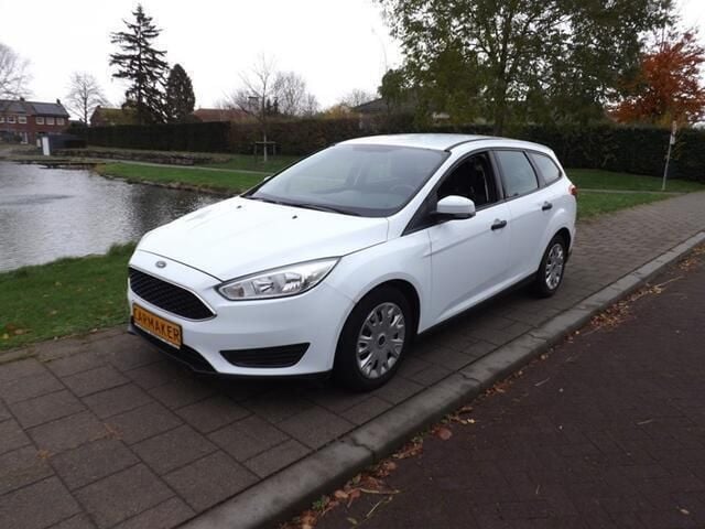 Wit Gebruikt 2015 Ford Focus Trend Stationwagen | € 6.950 (Eerlijke prijs) - Afbeelding 1/4