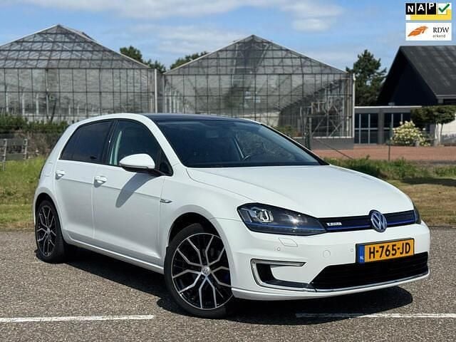 Wit Gebruikt 2016 VW e-Golf Hatchback | € 12.490 (Eerlijke prijs) - Afbeelding 1/4