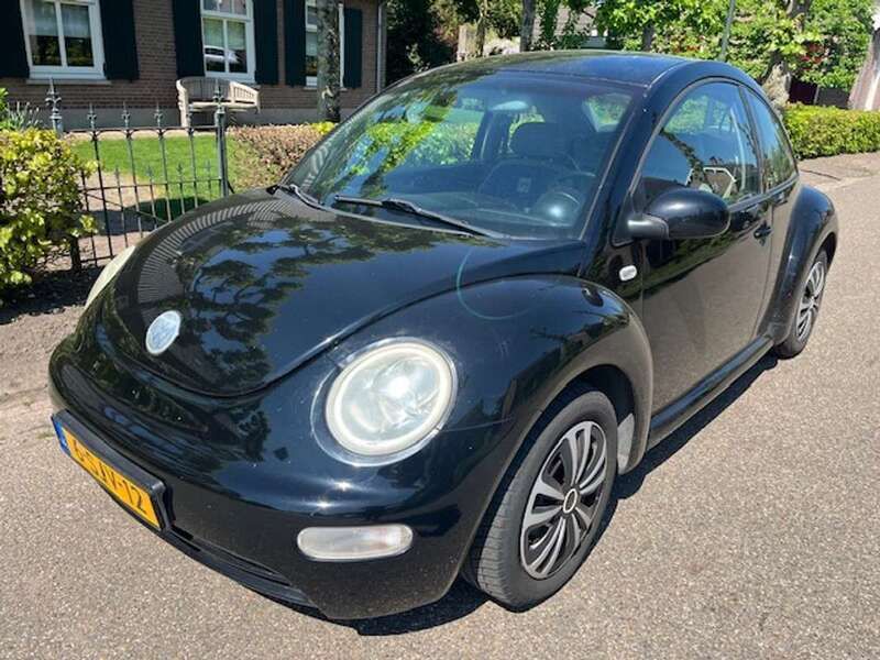 Zwart Gebruikt 2001 VW Beetle Hatchback | € 1.250 (Eerlijke prijs) - Afbeelding 1/4