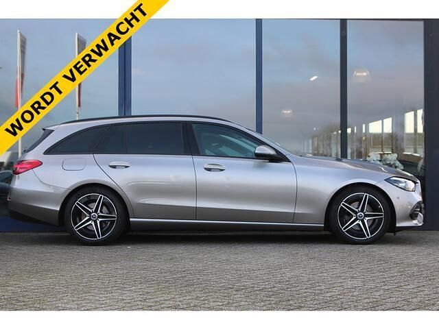 Grijs Occasion 2022 Mercedes C180 Business Stationwagen | € 31.900 (Goede deal) - Afbeelding 1/4