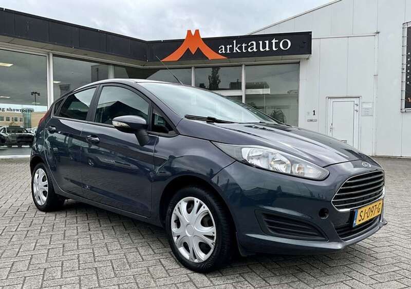 Grijs Gebruikt 2015 Ford Fiesta Hatchback | € 6.440 (Eerlijke prijs) - Afbeelding 1/3