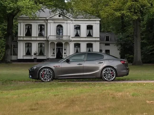 Grijs Gebruikt 2022 Maserati Ghibli Coupé | € 119.500 - Afbeelding 1/4