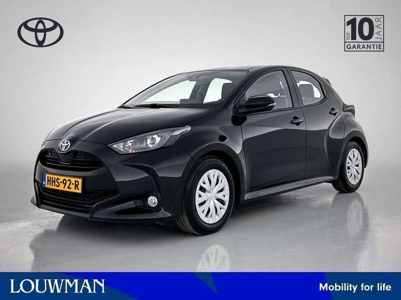 Zwart Gebruikt 2024 Toyota Yaris Hybrid Active Hatchback | € 22.945 (Eerlijke prijs) - Afbeelding 1/3