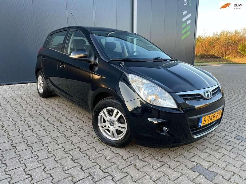 Zwart Gebruikt 2012 Hyundai i20 Hatchback | € 3.950 (Super prijs) - Afbeelding 1/4