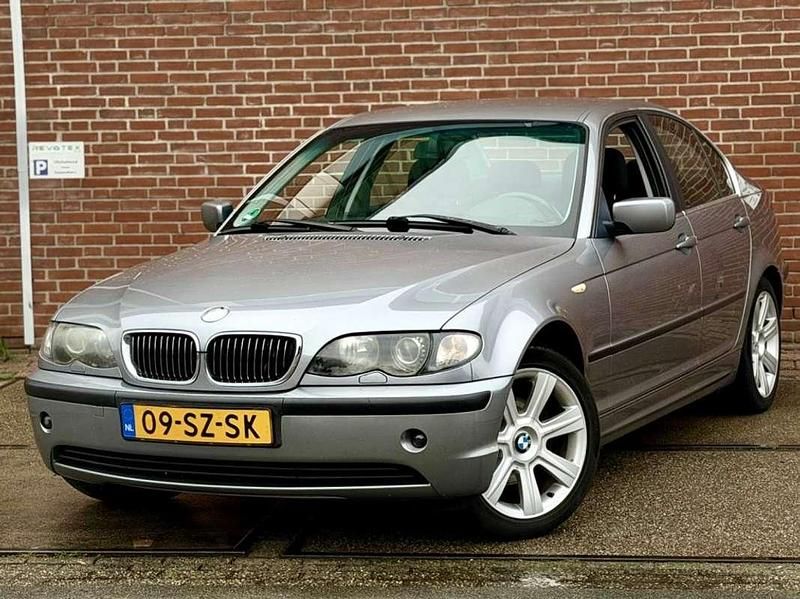 Grijs Gebruikt 2004 BMW 320 Sedan | € 3.450 (Super prijs) - Afbeelding 1/4