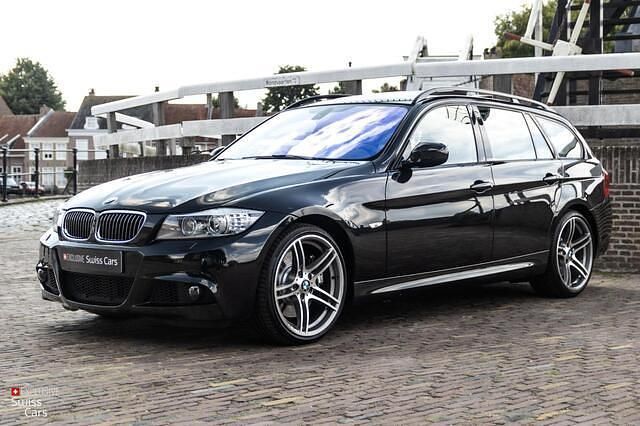 Zwart, metallic lak Gebruikt 2009 BMW 335 Executive Stationwagen | € 38.995 - Afbeelding 1/3
