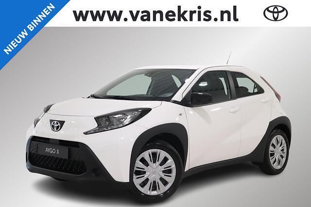 Wit Nieuw 2024 Toyota Aygo Play Hatchback | € 20.495 (Goede deal) - Afbeelding 1/4