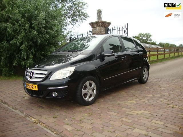 Zwart Gebruikt 2009 Mercedes B180 MPV | € 4.245 (Duur) - Afbeelding 1/4