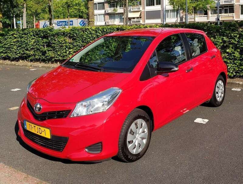 Rood Gebruikt 2012 Toyota Yaris Comfort Sedan | € 5.500 (Super prijs) - Afbeelding 1/4