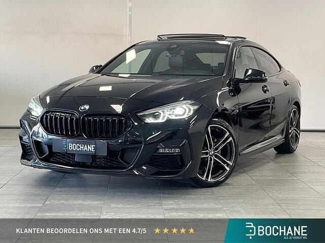 Saphirschwarz metallic (zwart metallic) Gebruikt 2021 BMW 218 M Sport Coupé | € 23.900 (Eerlijke prijs) - Afbeelding 1/4