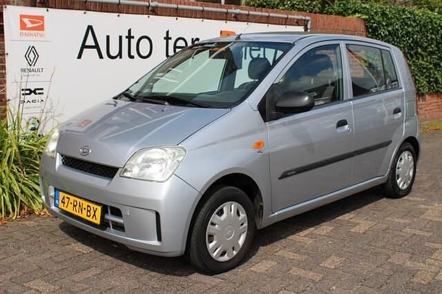 Grijs Gebruikt 2005 Daihatsu Cuore Hatchback | € 3.500 (Iets duurder) - Afbeelding 1/4