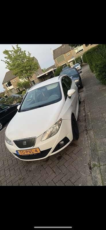 Wit Gebruikt 2011 Seat Ibiza ST Style Stationwagen | € 1.700 (Goede deal) - Afbeelding 1/4