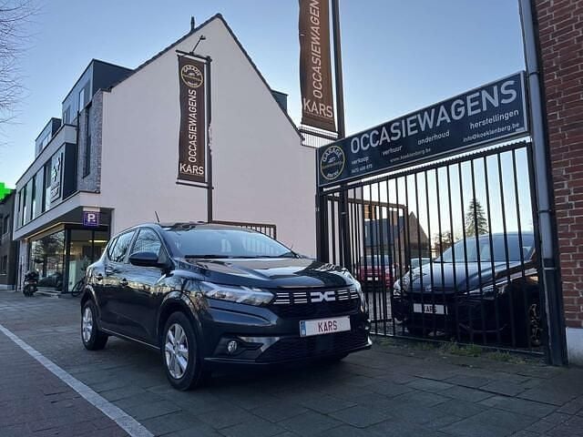 Grijs Occasion 2023 Dacia Sandero Expression Hatchback | € 11.990 (Super prijs) - Afbeelding 1/4