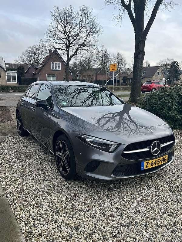Grijs Occasion 2022 Mercedes A250 Business Sedan | € 27.750 (Eerlijke prijs) - Afbeelding 1/4