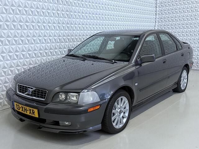 Grijs (metallic) Occasion 2001 Volvo S40 Sedan | € 999 (Eerlijke prijs) - Afbeelding 1/4