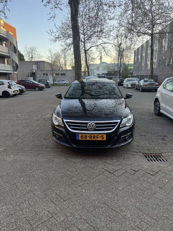 Zwart Gebruikt 2011 VW CC Sedan | € 6.000 (Goede deal) - Afbeelding 1/4