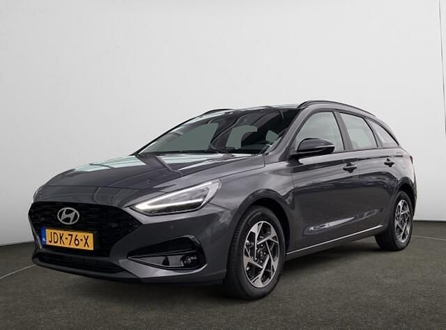 Grijs (metallic) Nieuw 2025 Hyundai i30 Comfort Stationwagen | € 31.750 (Eerlijke prijs) - Afbeelding 1/4