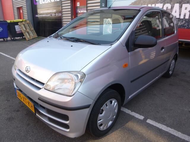 Grijs Gebruikt 2007 Daihatsu Cuore Hatchback | € 1.496 - Afbeelding 1/4