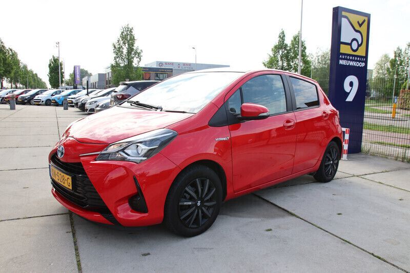 Rood Gebruikt 2019 Toyota Yaris Hybrid Hatchback | € 14.949 (Goede deal) - Afbeelding 1/4