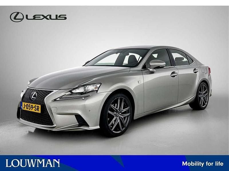 Grijs Gebruikt 2015 Lexus IS300h Sport Line Sedan | € 20.950 (Eerlijke prijs) - Afbeelding 1/3